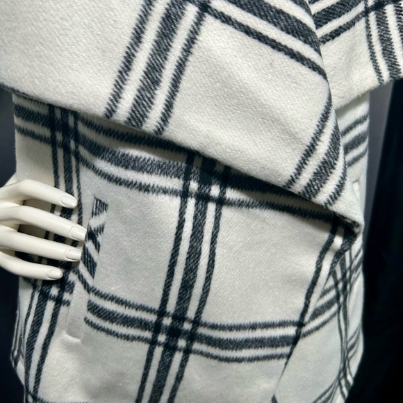 THE IMPECCABLE PIG SLEEVELESS BLACK AND WHITE WRAP  S - Picture 4 of 16